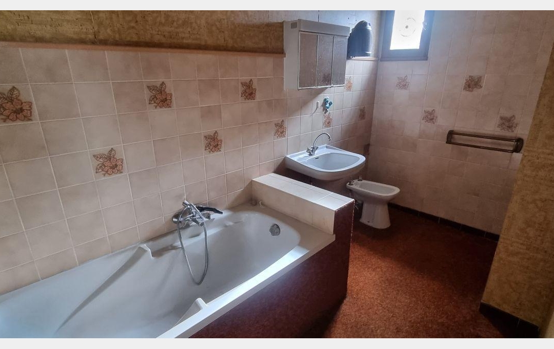 A.C.B.I. - AGENCES CHRISTINE BOYER IMMOBILIER : House | VENDOME (41100) | 200 m2 | 106 000 € 