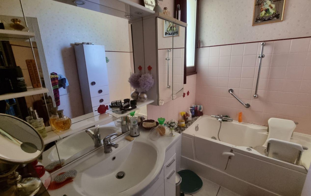A.C.B.I. - AGENCES CHRISTINE BOYER IMMOBILIER : House | VENDOME (41100) | 147 m2 | 220 000 € 