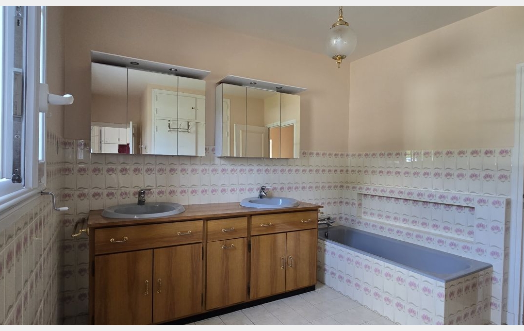 A.C.B.I. - AGENCES CHRISTINE BOYER IMMOBILIER : House | VENDOME (41100) | 162 m2 | 265 000 € 