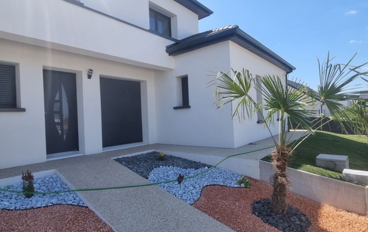 Maison   VENDOME  142 m2 343 200 € 